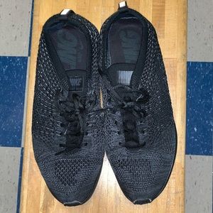 Black Nike tennis shoes